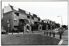 402624 Gezicht op de voorgevels van de huizen Surinamestraat 40 (links) -hoger te Utrecht.